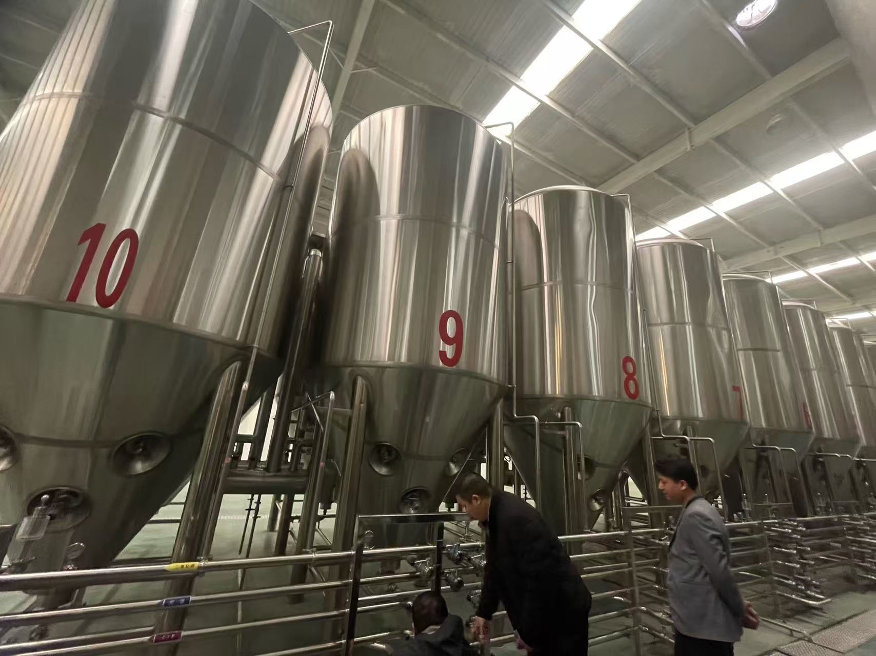 庆城精酿啤酒设备厂—平面布置、设备设计、制造、调试、培训等一条龙服务